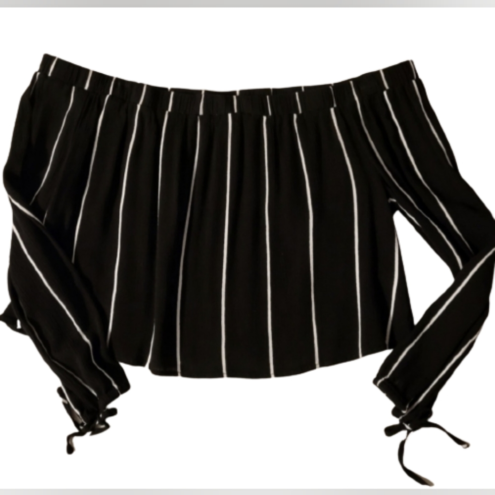 Kendall & Kylie Black and White Crop Top